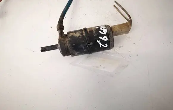 Volkswagen PASSAT B3 Windscreen/windshield washer pump 