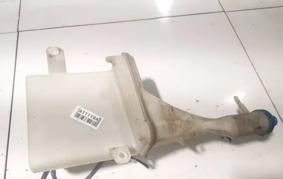 Toyota Yaris Windshield washer fluid reservoir/tank 