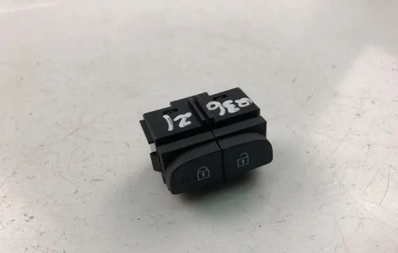 Volvo XC40 Central locking switch button 31456156