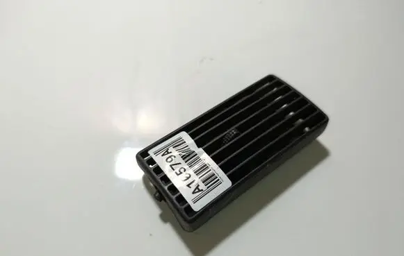 Volkswagen Golf IV Dash center air vent grill