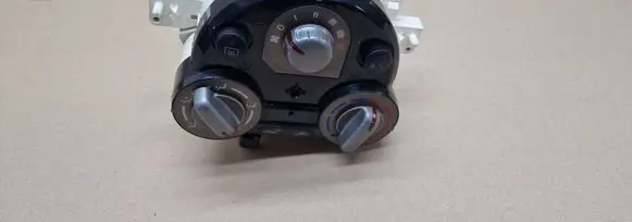 Nissan Micra Climate control unit 275101HH1Z