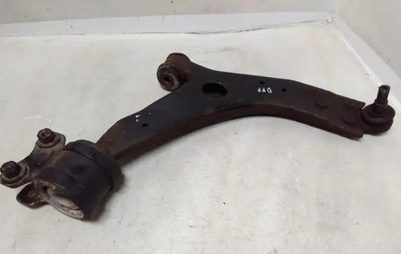 Ford Focus Front lower control arm/wishbone 5160610196