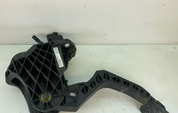 Volkswagen Golf Plus Clutch pedal 1K1721059BH