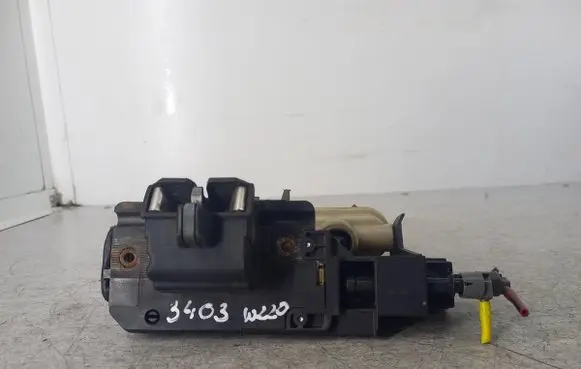 Mercedes-Benz S W220 Tailgate lock latch A2208000478