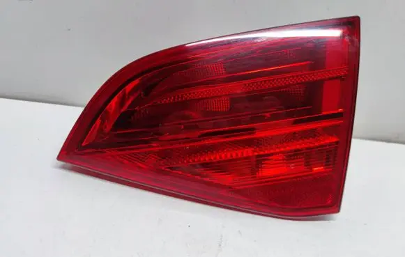 Tailgate rear/tail lights