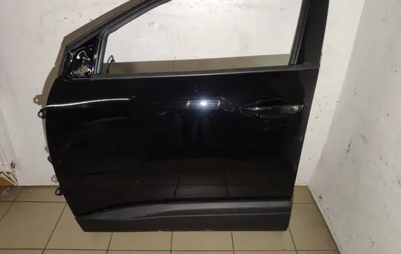 Peugeot 5008 II Front door 