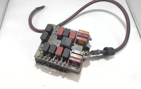 Alfa Romeo 147 Fuse module 46558760