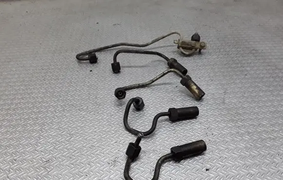 Fuel injector supply line/pipe