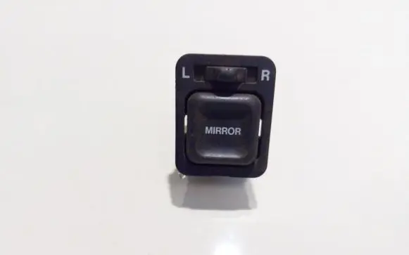 Wing mirror switch