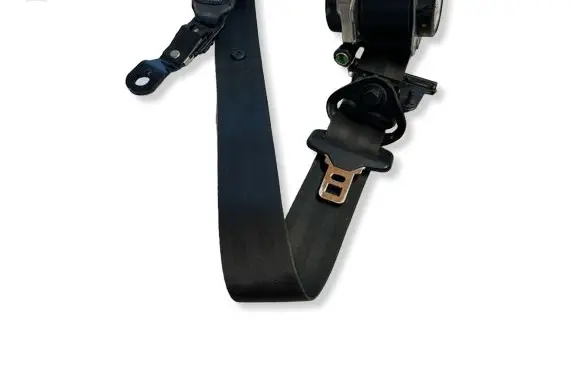Volvo V40 Front seatbelt 010L000