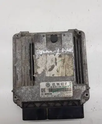 Volkswagen Touran I Engine control unit/module 03L906022KF 0281015332