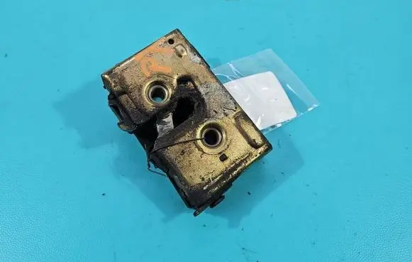 Volkswagen PASSAT B4 Rear door lock 357839016D IMPRK1513707