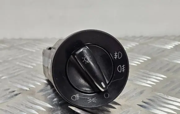 Volkswagen PASSAT B5 Light switch 1C0941531A 04052031