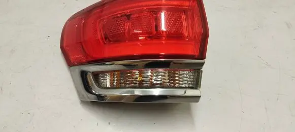 Jeep Grand Cherokee Rear/tail lights P68110001ae 68110001ae