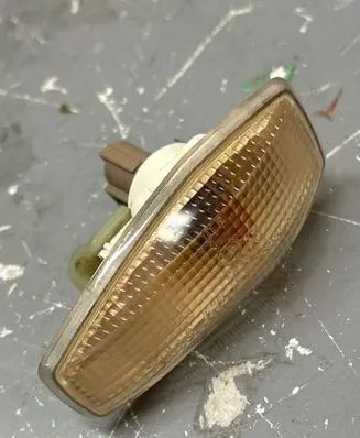 Front fender indicator light