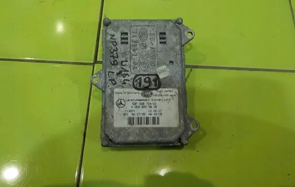 Mercedes-Benz ML W164 LED ballast control module A0038205826 NP379