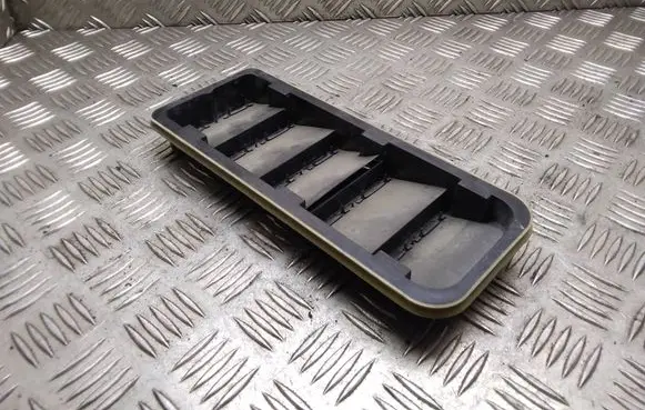 Volvo V60 Quarter panel pressure vent 8623444
