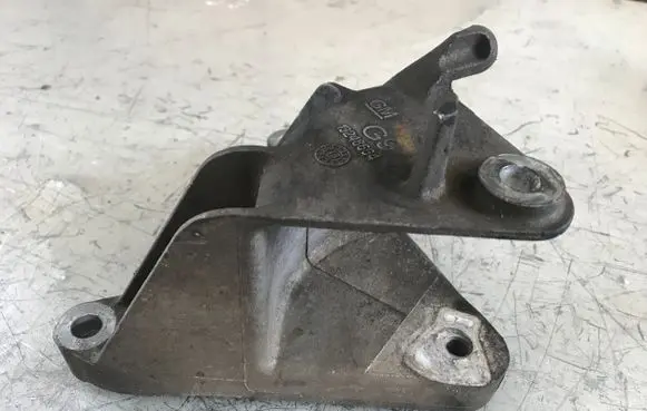 Opel Astra J Engine mounting bracket 13248664