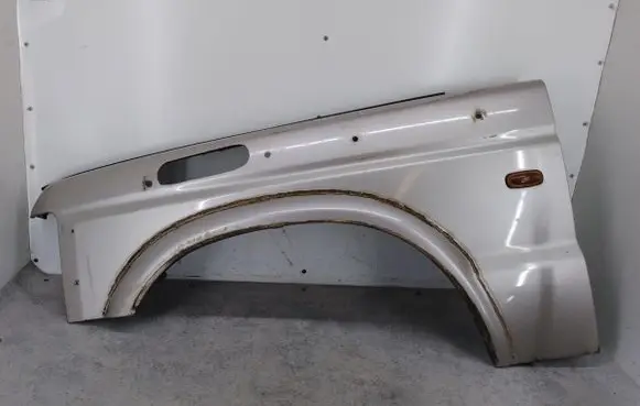Land Rover Discovery Fender 642