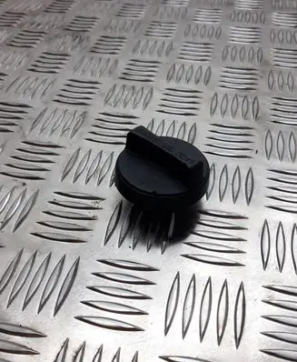 Nissan Qashqai Oil filler cap 