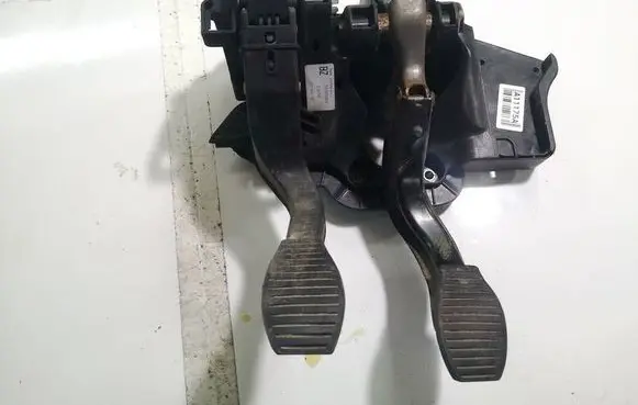 Opel Corsa D Clutch pedal 55703354