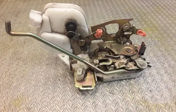 Mitsubishi Pajero Sport I Coupe door lock (next to the handle) 