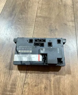 Mercedes-Benz E W211 Door control unit/module 2118200526