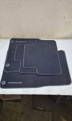 Porsche Macan (95B) Car floor mat set 