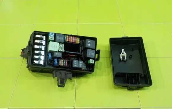Skoda Octavia Mk3 (5E) Fuse box set BEZPIECZNIKOW 17AB198