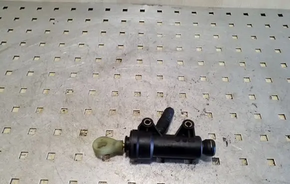 BMW 3 E46 Clutch master cylinder 21526758822