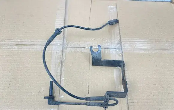 Renault Clio IV ABS brake wheel speed sensor 479107405R 751649596R