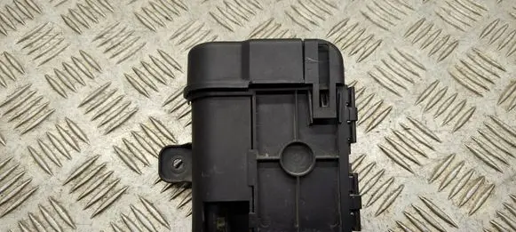 Volkswagen PASSAT B8 Battery relay fuse 1K0937517