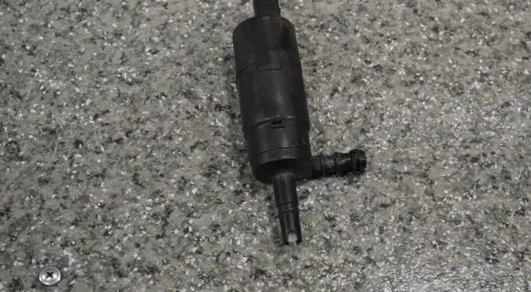 BMW 3 E46 Windscreen/windshield washer pump P00K