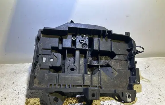 Battery tray
