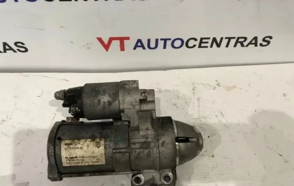 BMW 5 G30 G31 Starter motor 8621840 0001172609