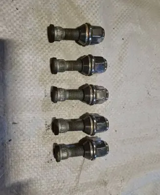 Chrysler Pacifica Nuts/bolts 