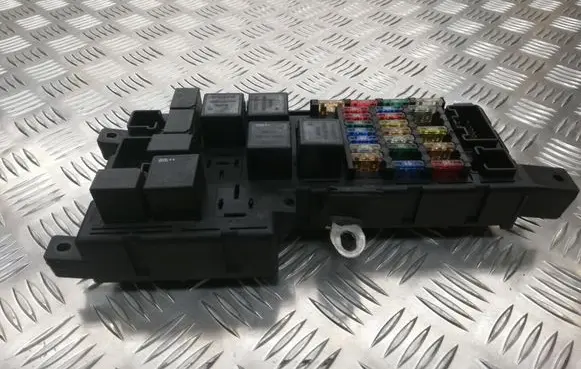 Volvo V70 Fuse module 518717004
