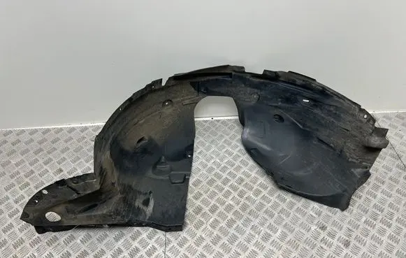 Front wheel arch liner splash guards