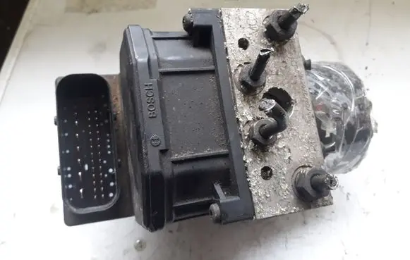 Ford Mondeo Mk III ABS Pump 0265222015