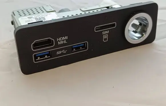 Jaguar F-Pace USB socket connector FW9319E110AD 2016W212