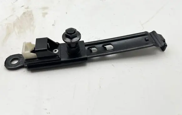 Toyota Land Cruiser (J120) Seat belt adjustment rail