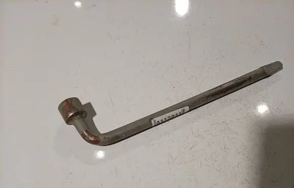 Subaru Legacy Wheel nut wrench