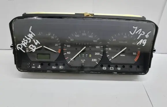 Volkswagen PASSAT B4 Speedometer (instrument cluster) 3A0919033C
