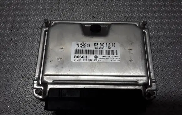 Volkswagen PASSAT B5.5 Engine control unit/module 038906019GS 0281010940