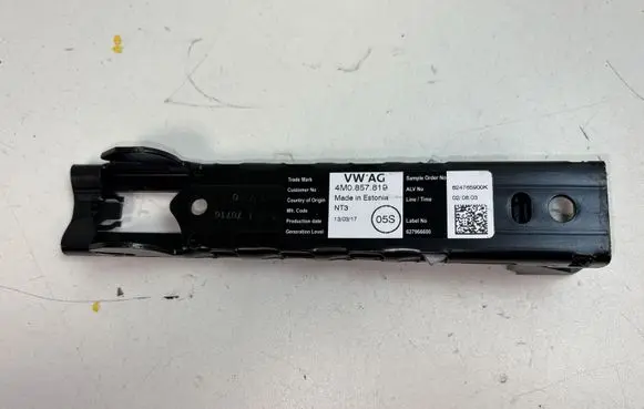 Audi A5 Seat belt height adjuster 4M0857819