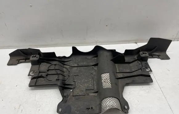 Center/middle under tray cover