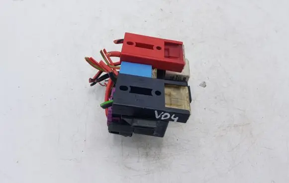 Volkswagen PASSAT B5 Fuse box set 8A0937530