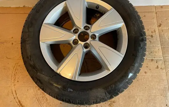 Volvo XC40 R17 alloy rim 31680565