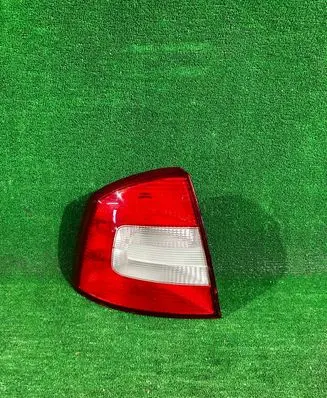 Skoda Octavia Mk2 (1Z) Rear/tail lights 1Z5945095B 1Z5945111B VP42XX13405B