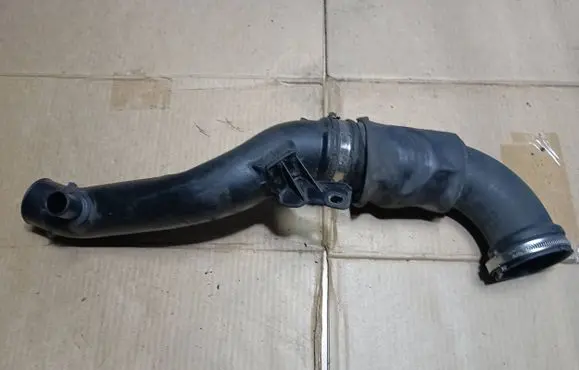 Land Rover Range Rover Sport L320 Intercooler hose/pipe 1038105S02